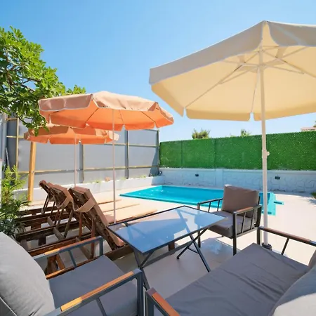 Aloanda House With Swimming Pool 度假居 费特希耶