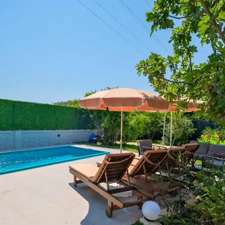 Aloanda House With Swimming Pool