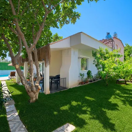 Aloanda House With Swimming Pool 费特希耶