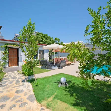 Aloanda House With Swimming Pool