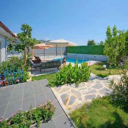 度假居 Aloanda House With Swimming Pool