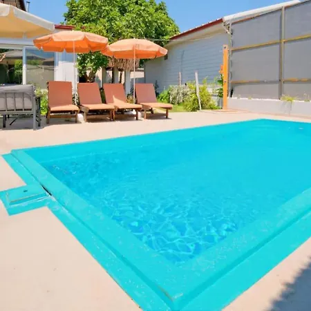 度假居 Aloanda House With Swimming Pool 费特希耶